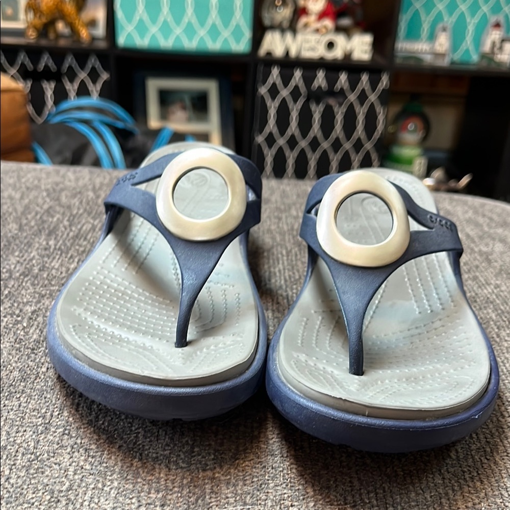Crocs Women's Sanrah Beveled Circle Casual Flip Flops US Size 10 Blue